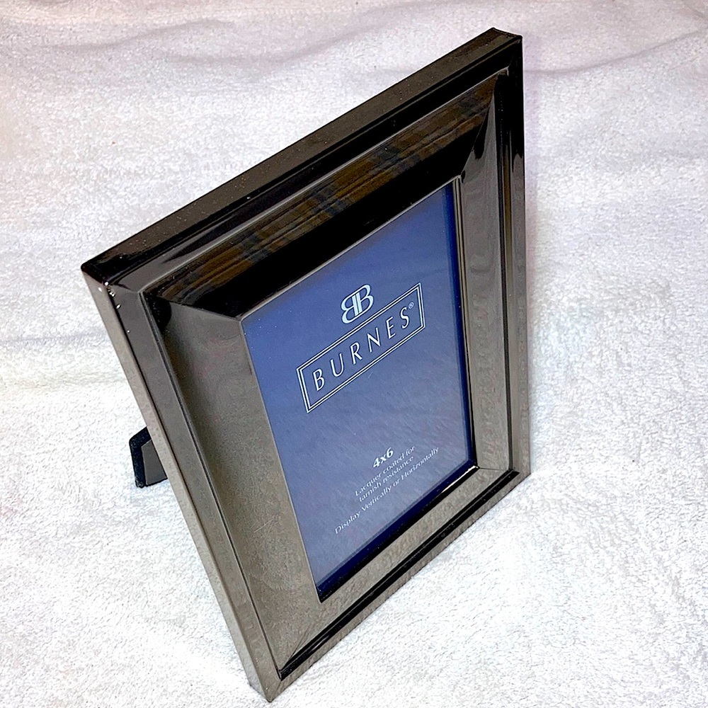 Vintage 1997 BURNES chrome tone picture frame 4x6 table stand